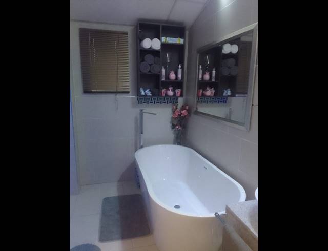 2 BEDROOM APARTMENT FOR SALE IN GROVE END